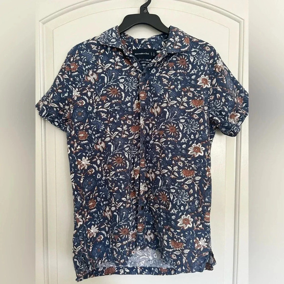 Abercrombie & Fitch Men’s Linen Blend Floral Print Blue Button Up size Small - Picture 3 of 10